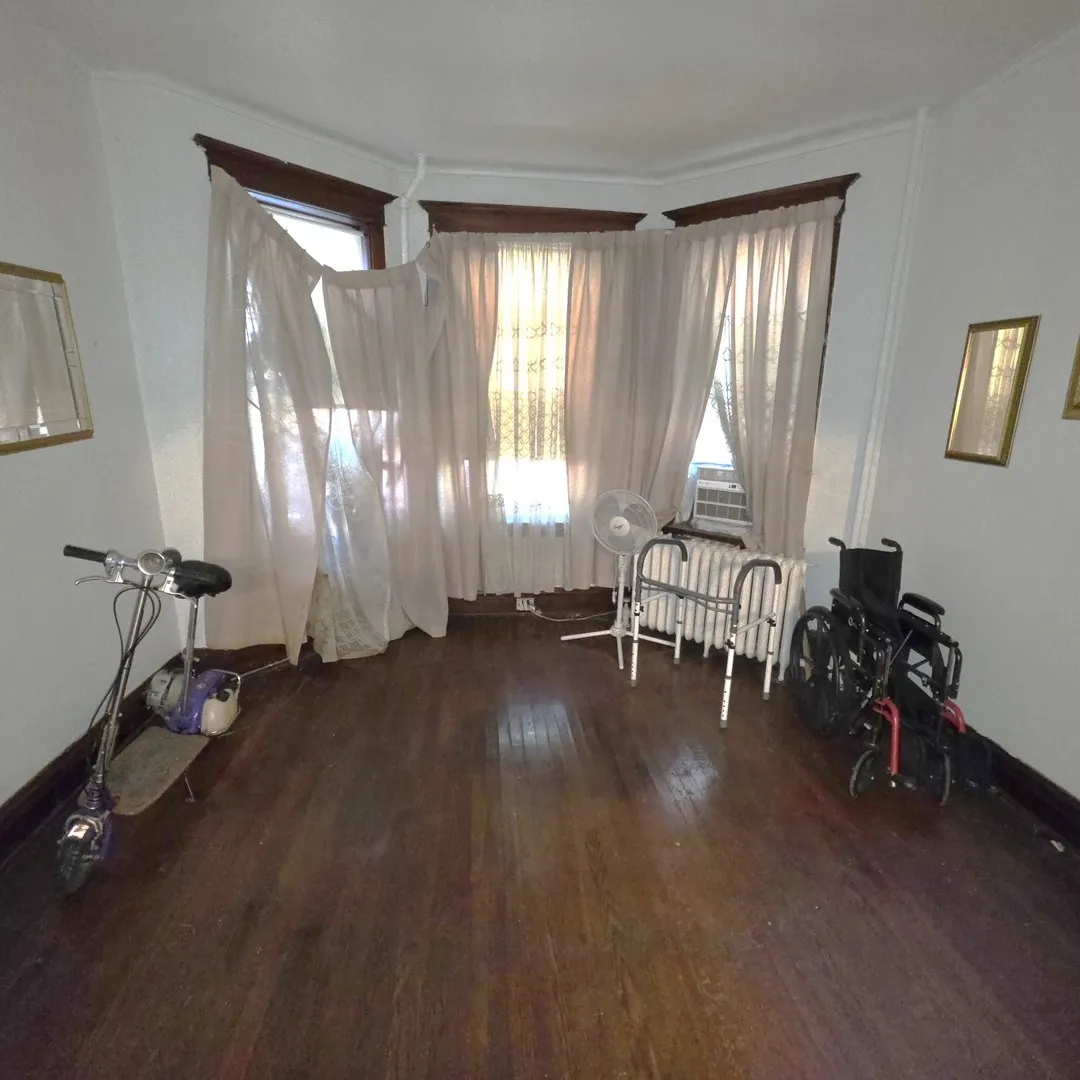 4907 W Fulton Street IL