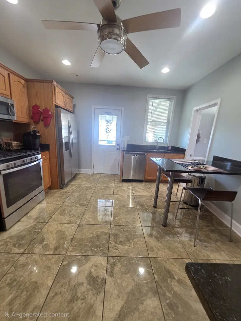 559 W 43rd Place IL #2