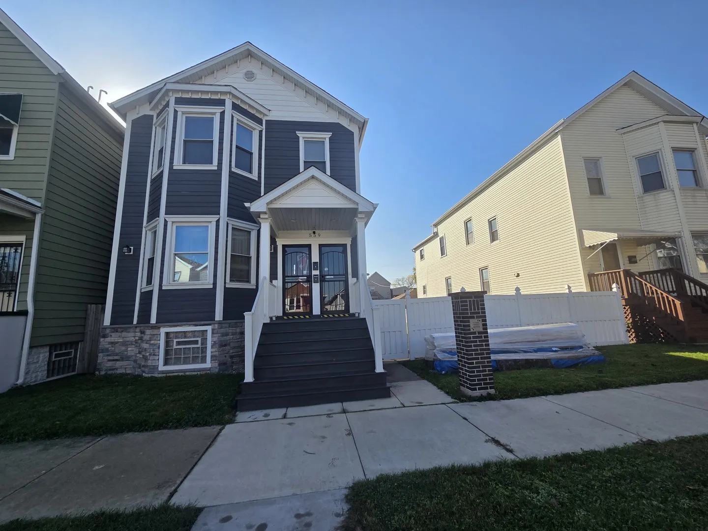 559 W 43rd Place IL #2