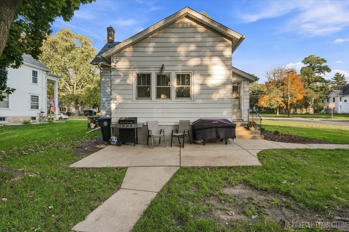 203 N Van Buren Street IL