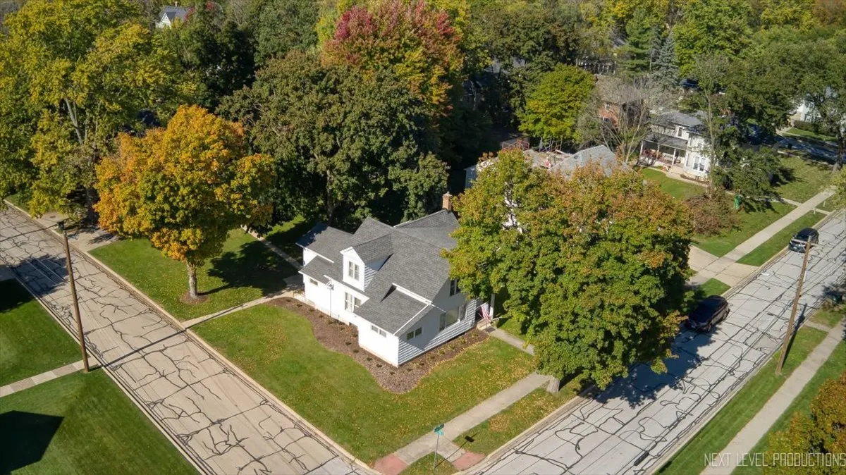 203 N Van Buren Street IL