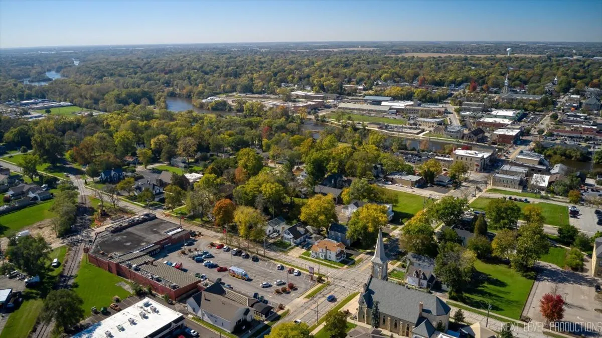 9 S Van Buren Street IL