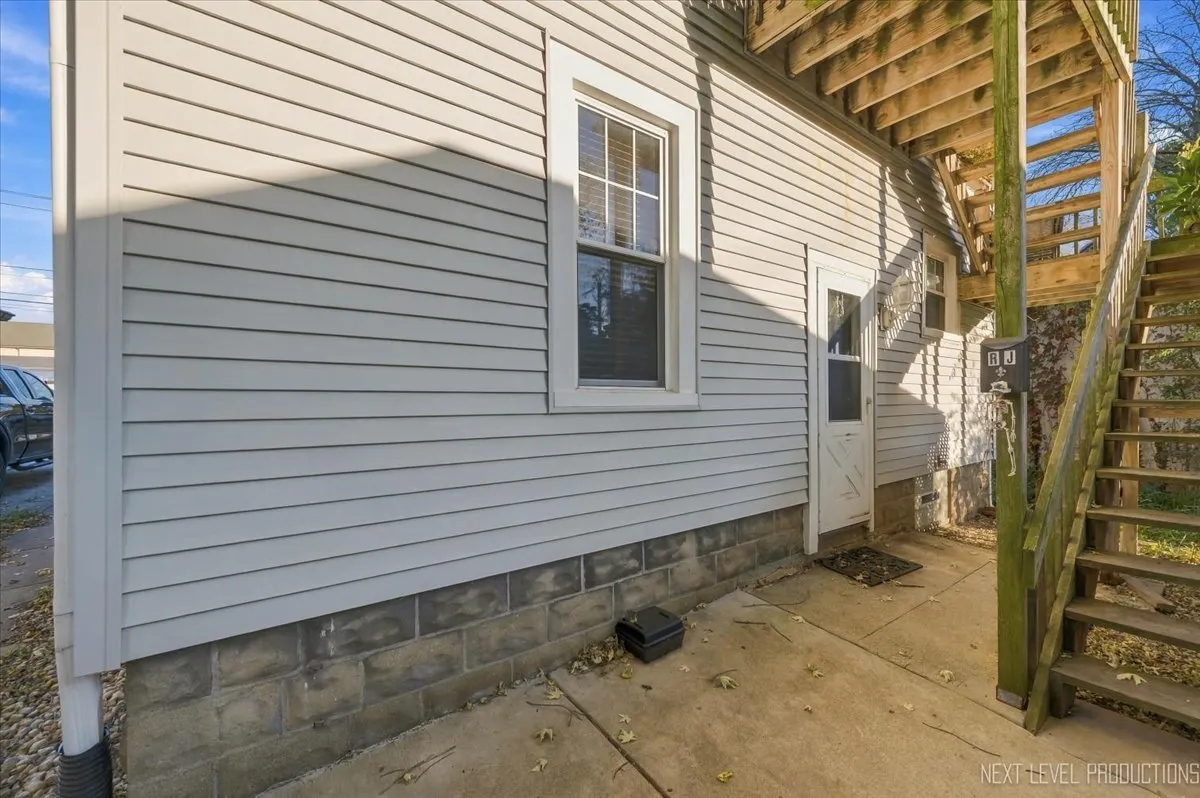 9 S Van Buren Street IL