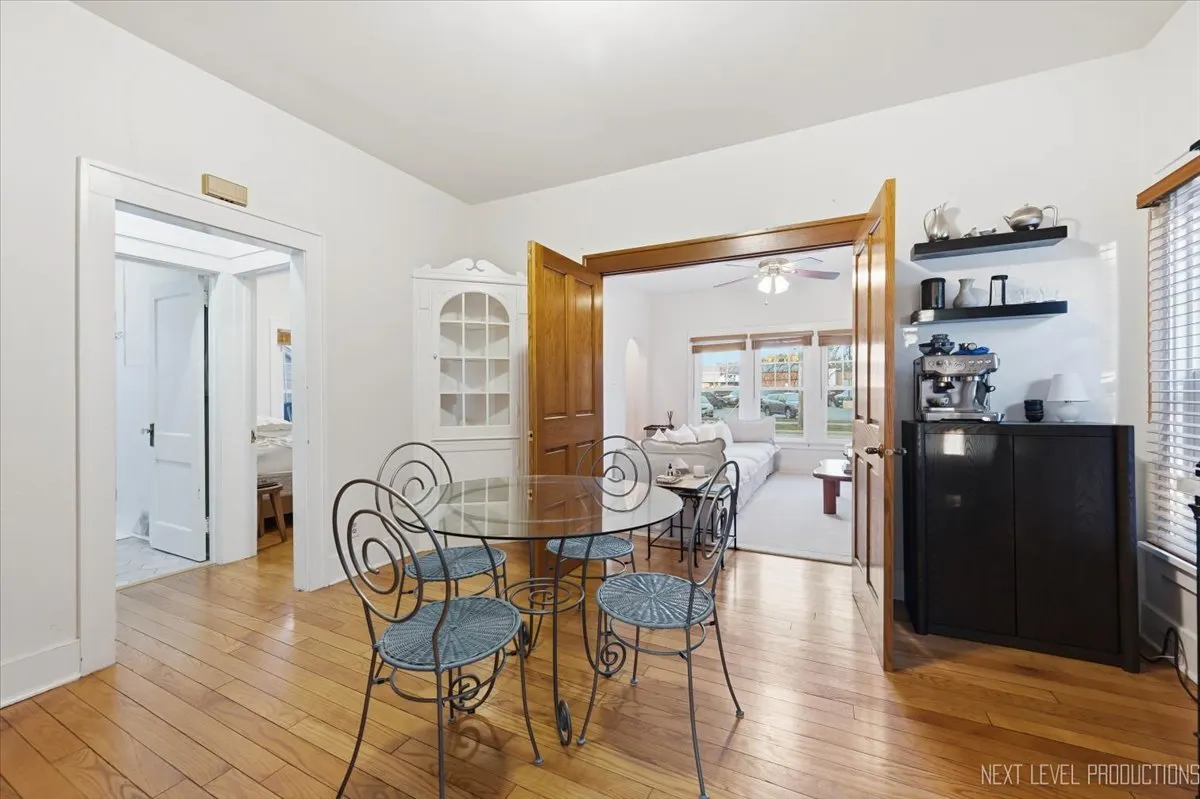 9 S Van Buren Street IL