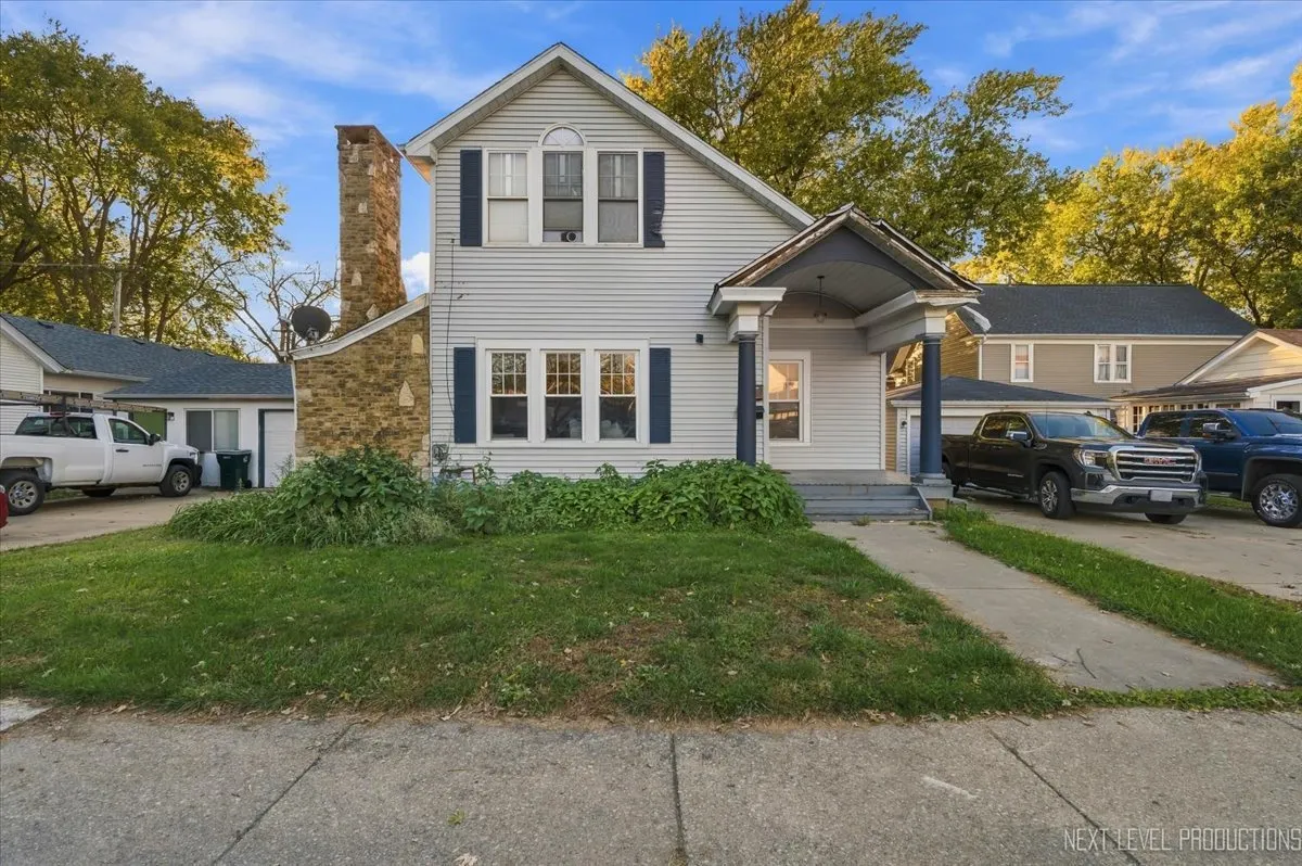 9 S Van Buren Street IL