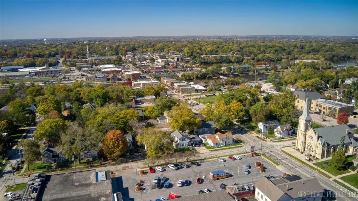 9 S Van Buren Street IL