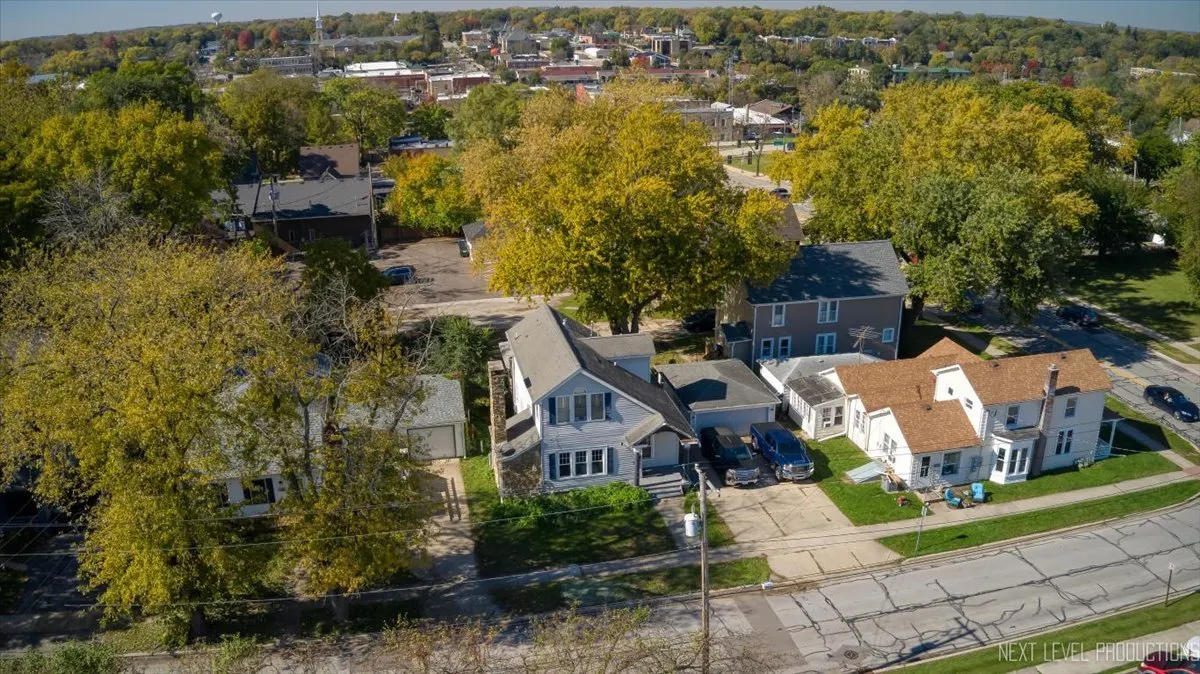 9 S Van Buren Street IL