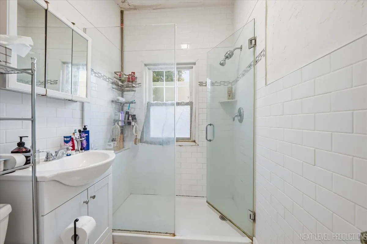 9 S Van Buren Street IL