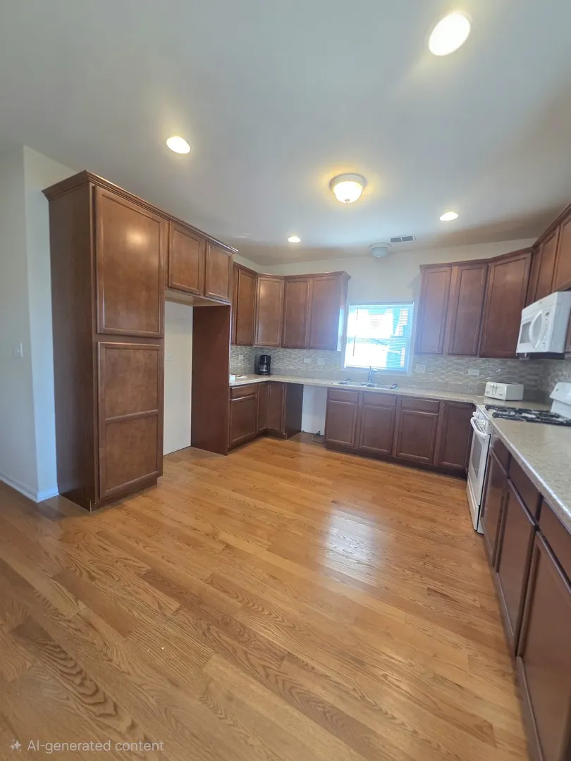 563 W 43rd Place IL #2