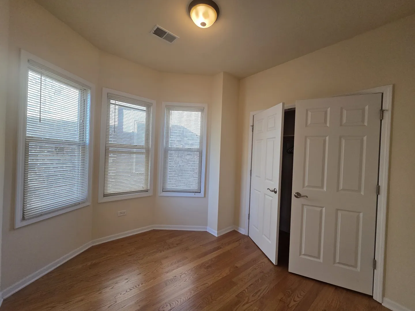 563 W 43rd Place IL #2