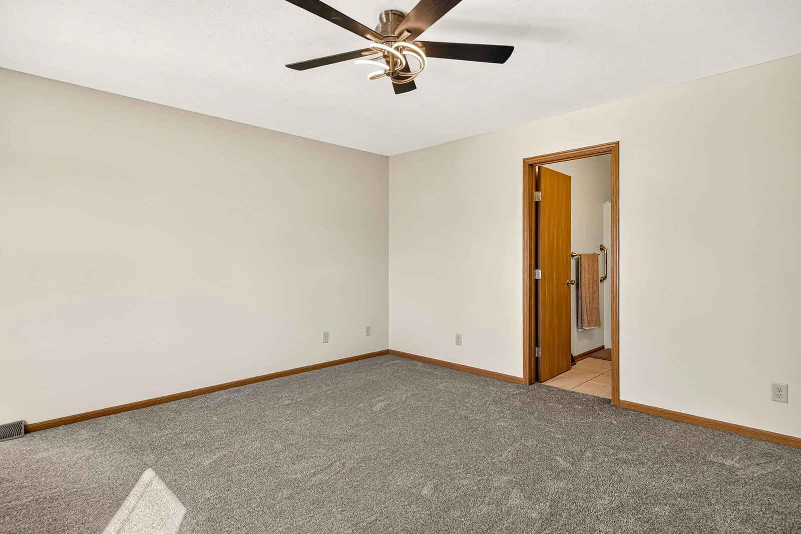 136 Harvest Glenn Drive IL