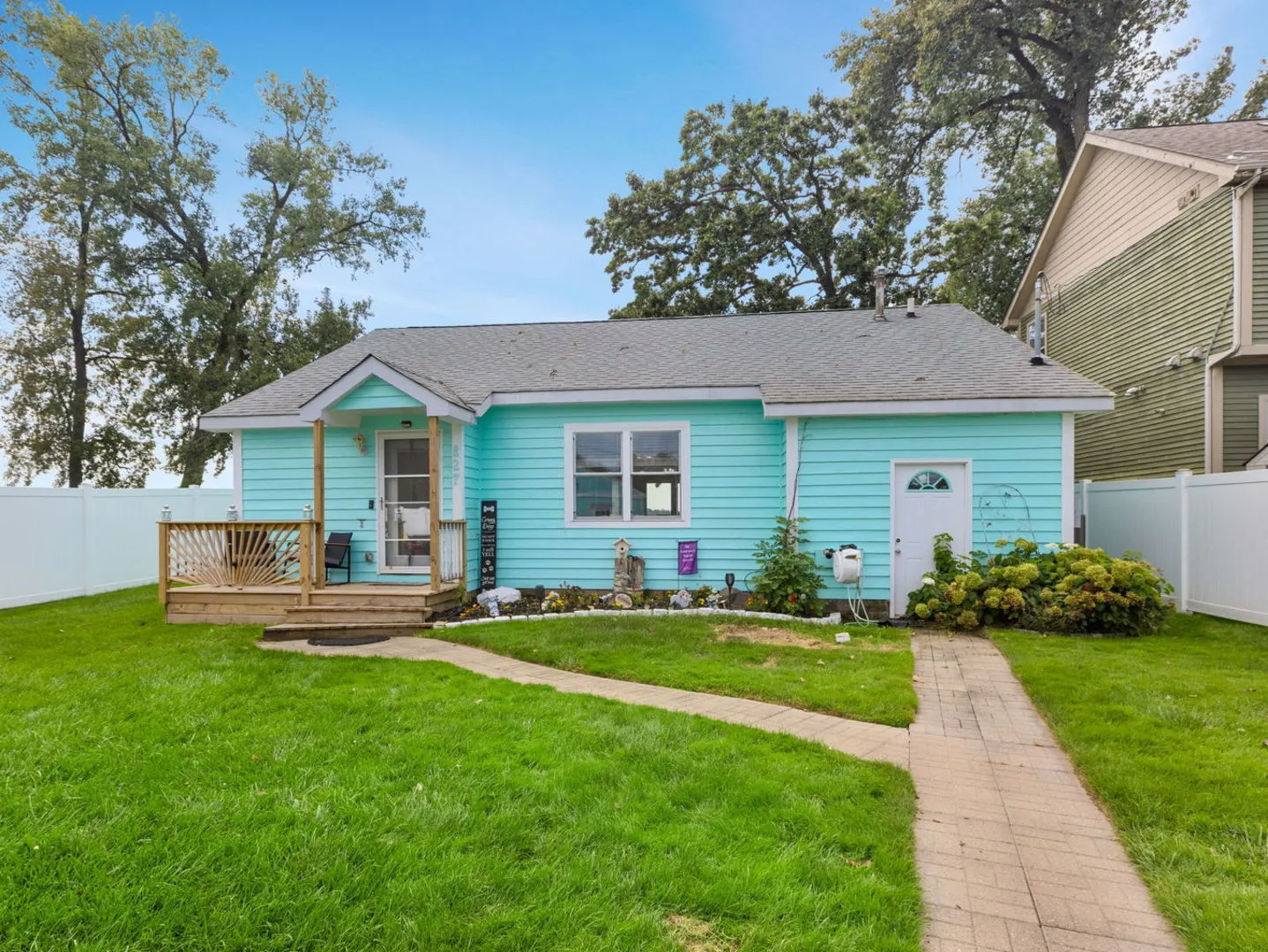827 W Northeast Shore Drive IL