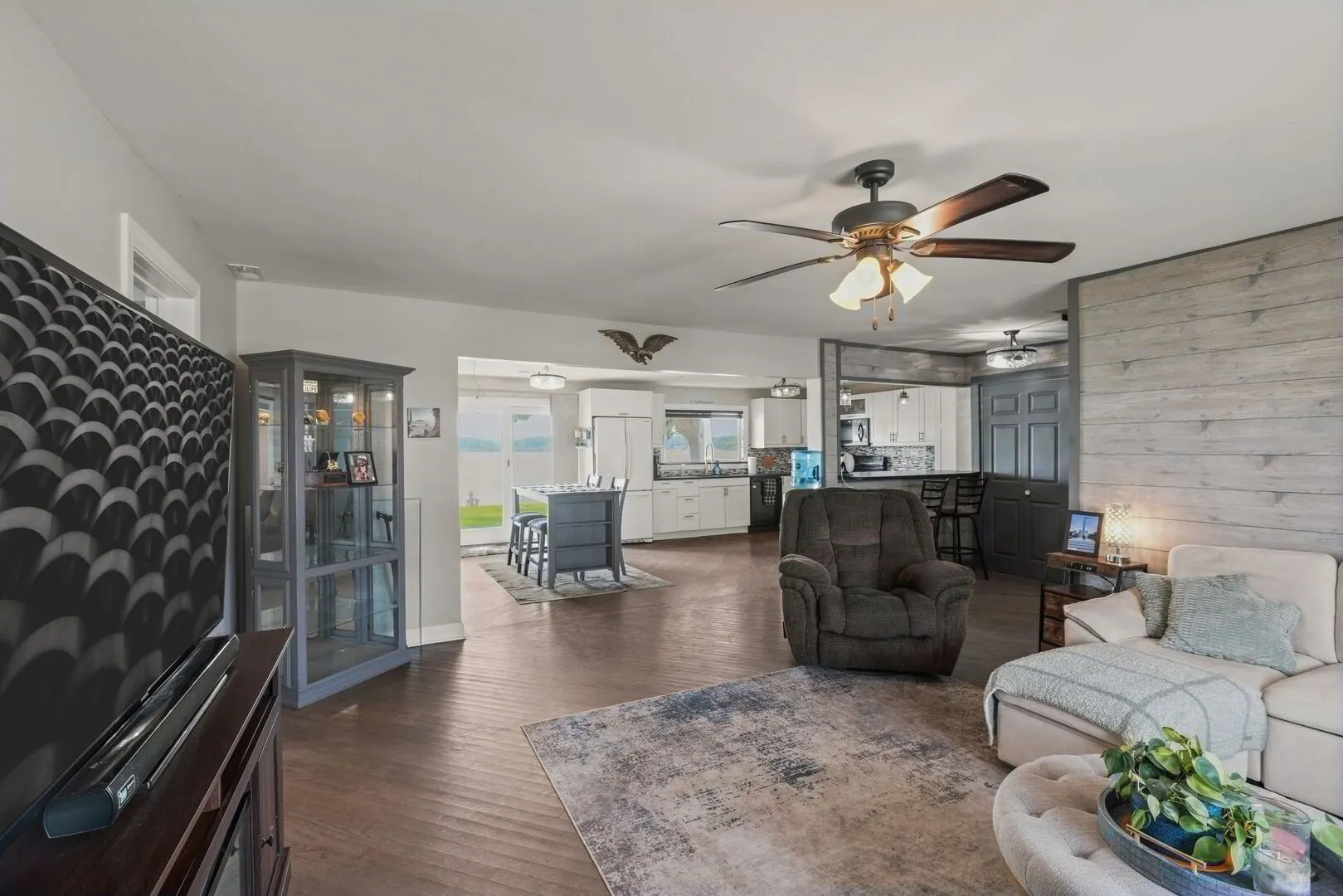 827 W Northeast Shore Drive IL