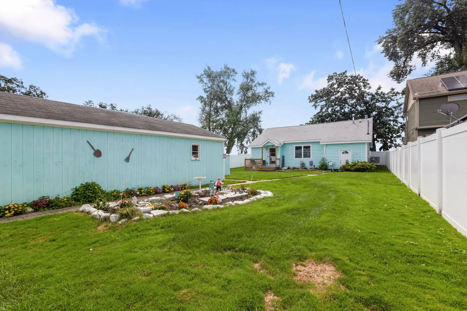 827 W Northeast Shore Drive IL