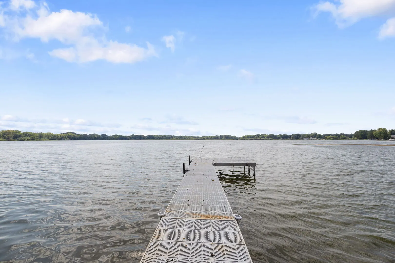 827 W Northeast Shore Drive IL