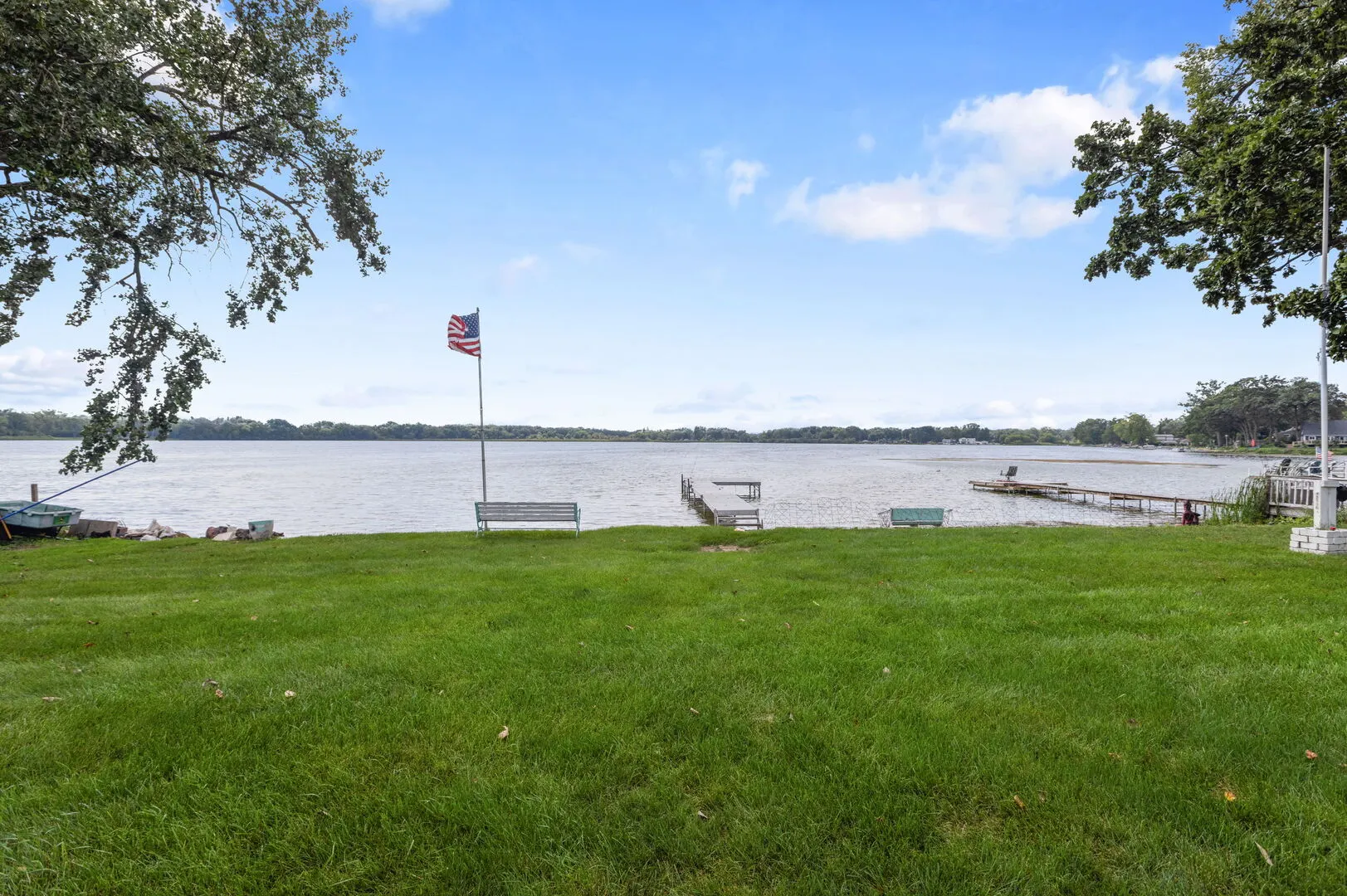 827 W Northeast Shore Drive IL
