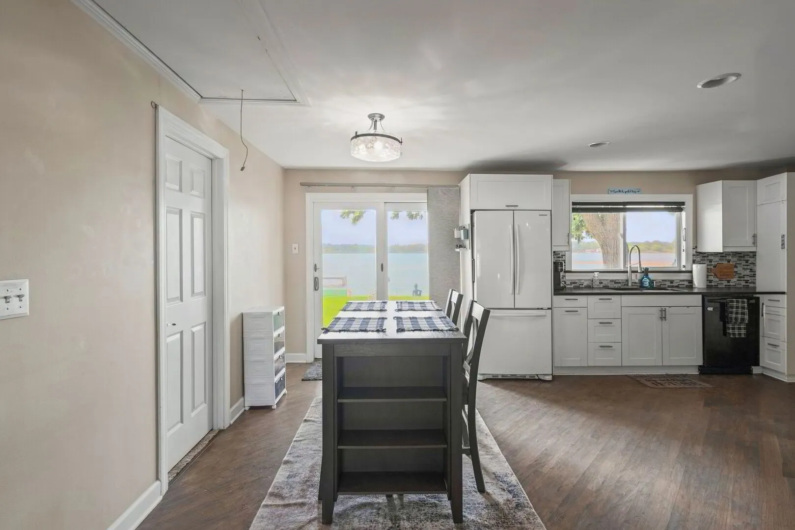 827 W Northeast Shore Drive IL