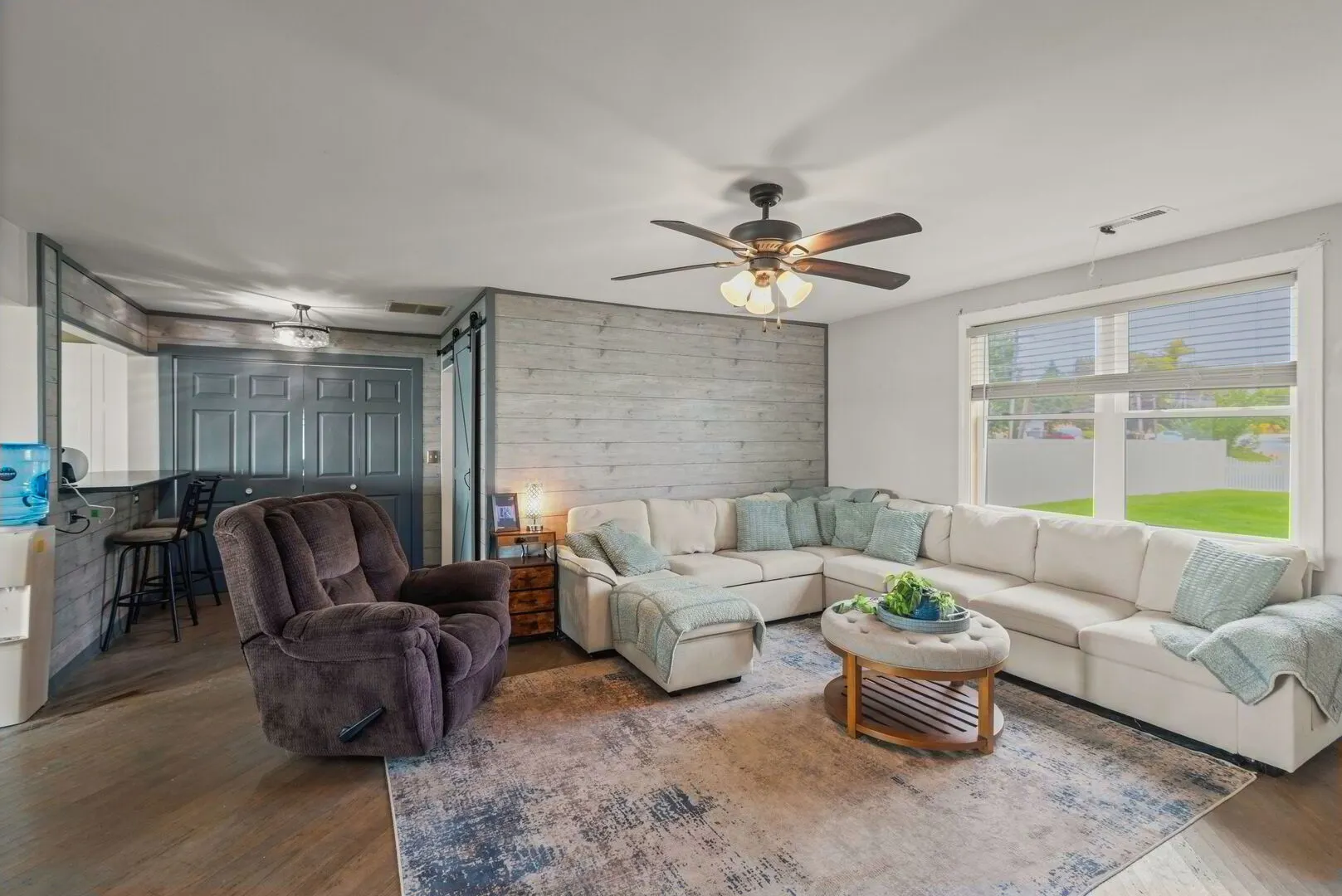 827 W Northeast Shore Drive IL