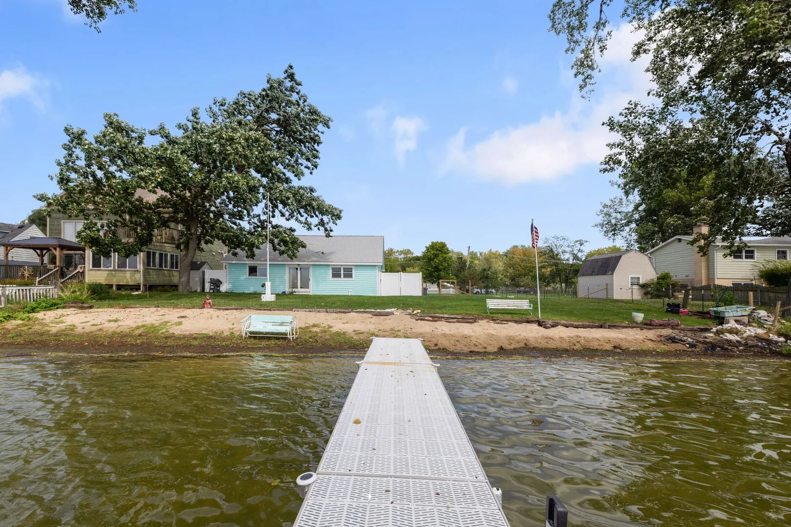 827 W Northeast Shore Drive IL