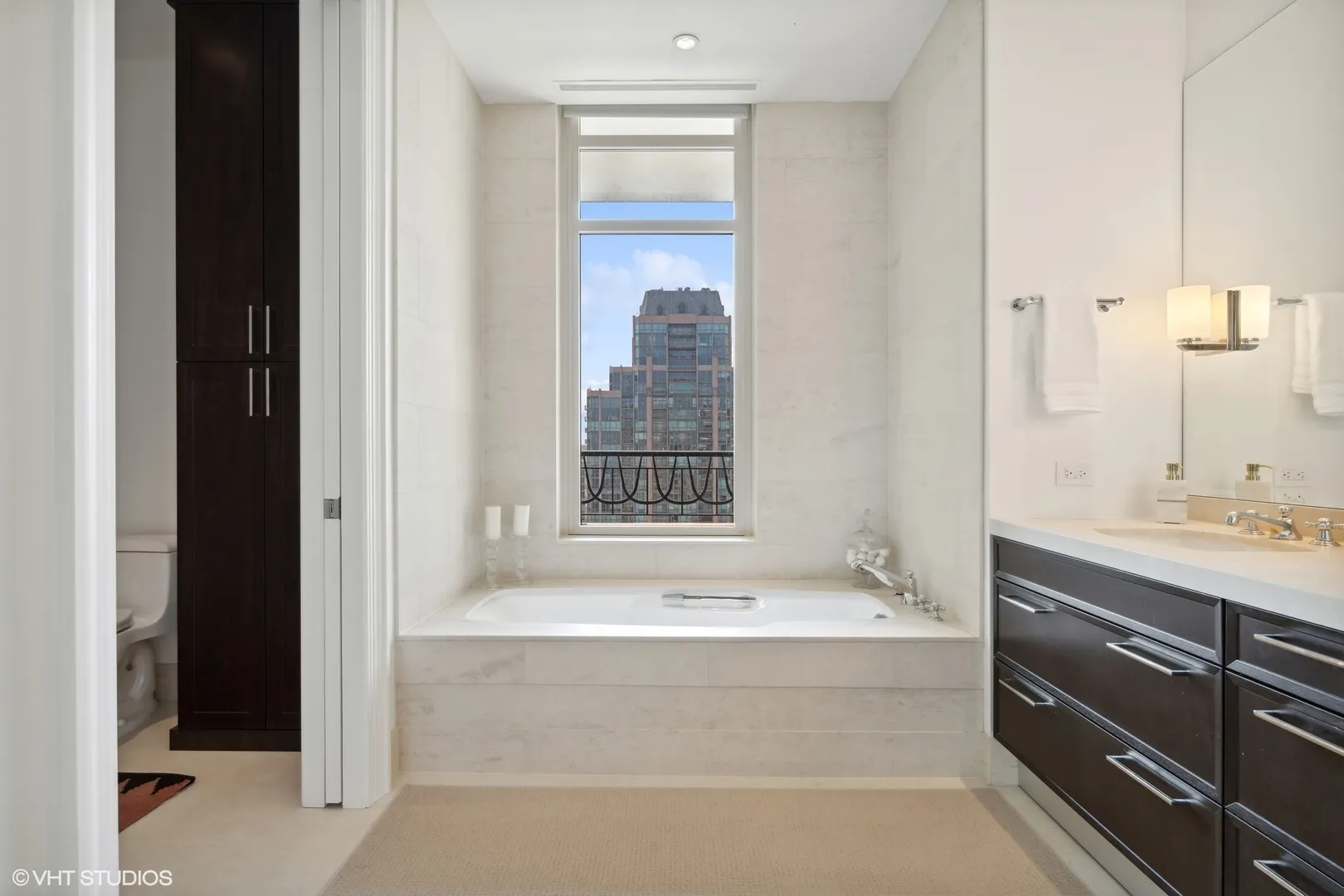 118 E Erie Street IL #37H