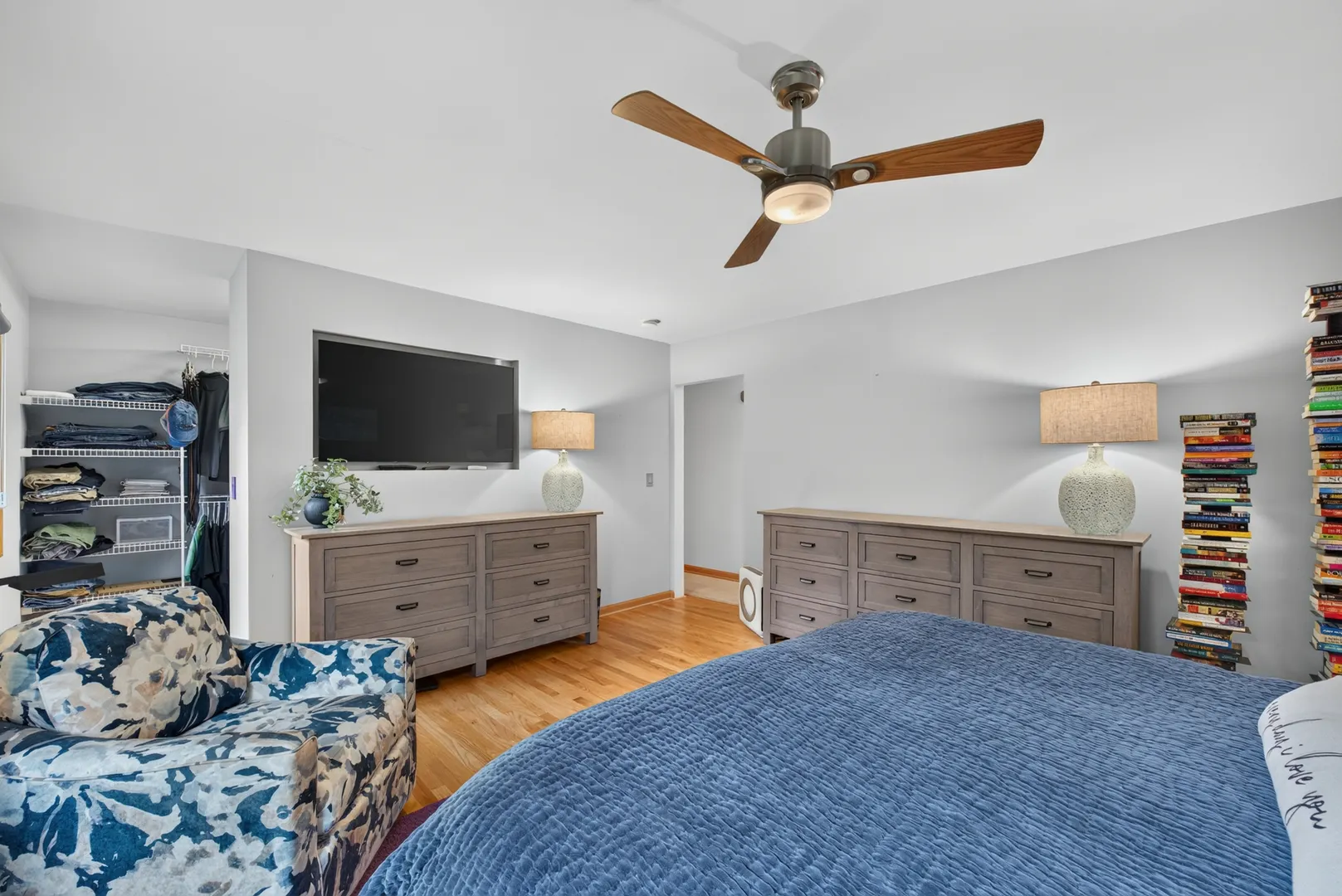 220 E Hillside Road IL