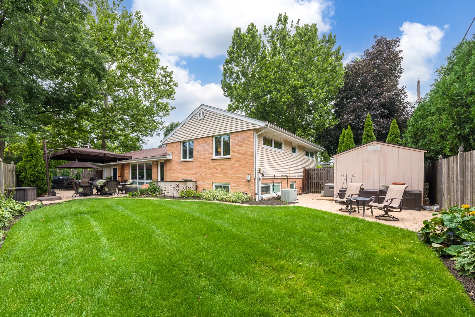 220 E Hillside Road IL