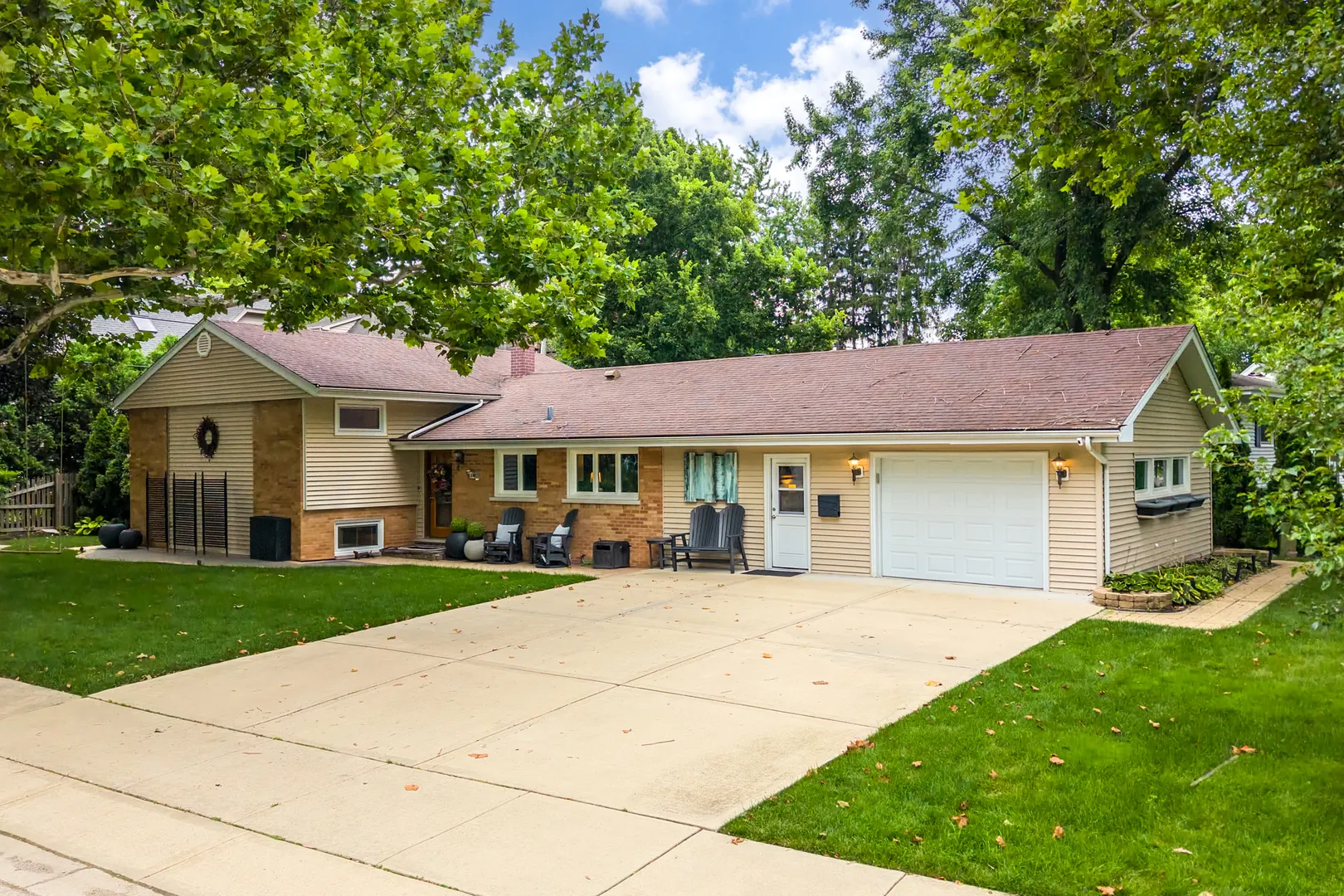 220 E Hillside Road IL
