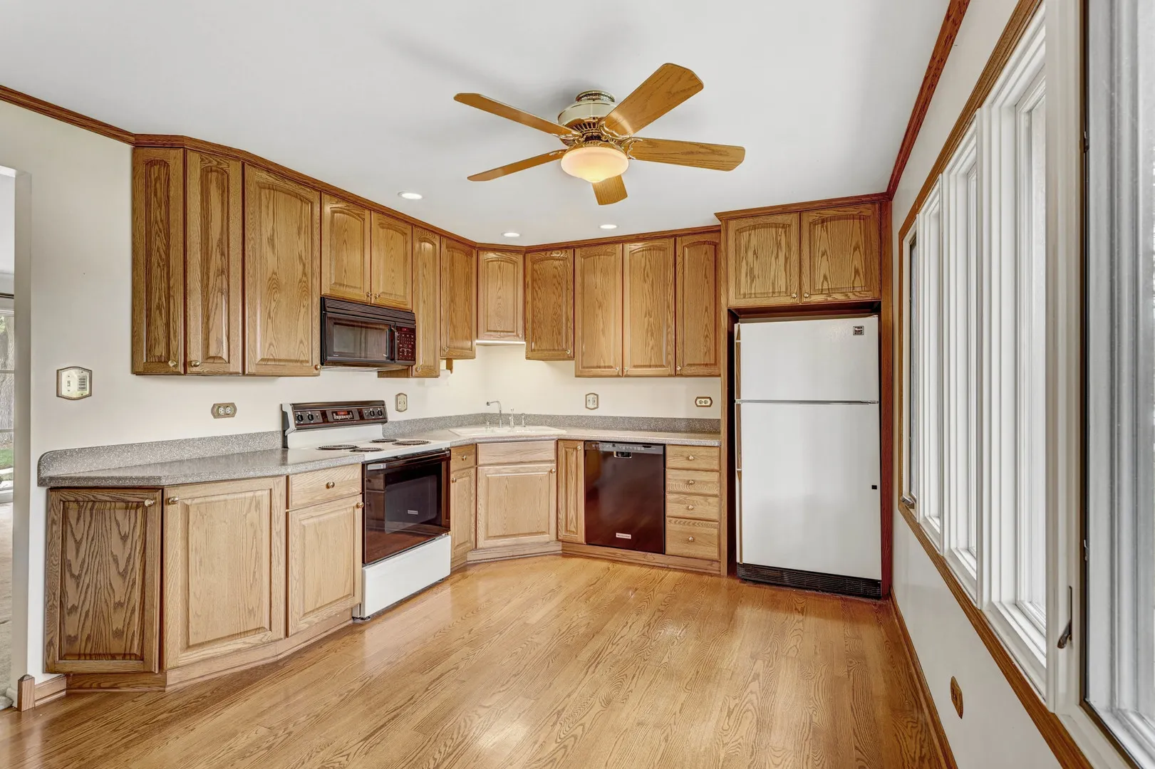 385 Pleasant Street IL