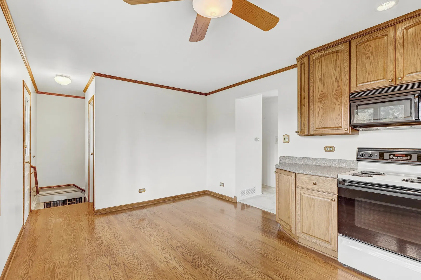 385 Pleasant Street IL
