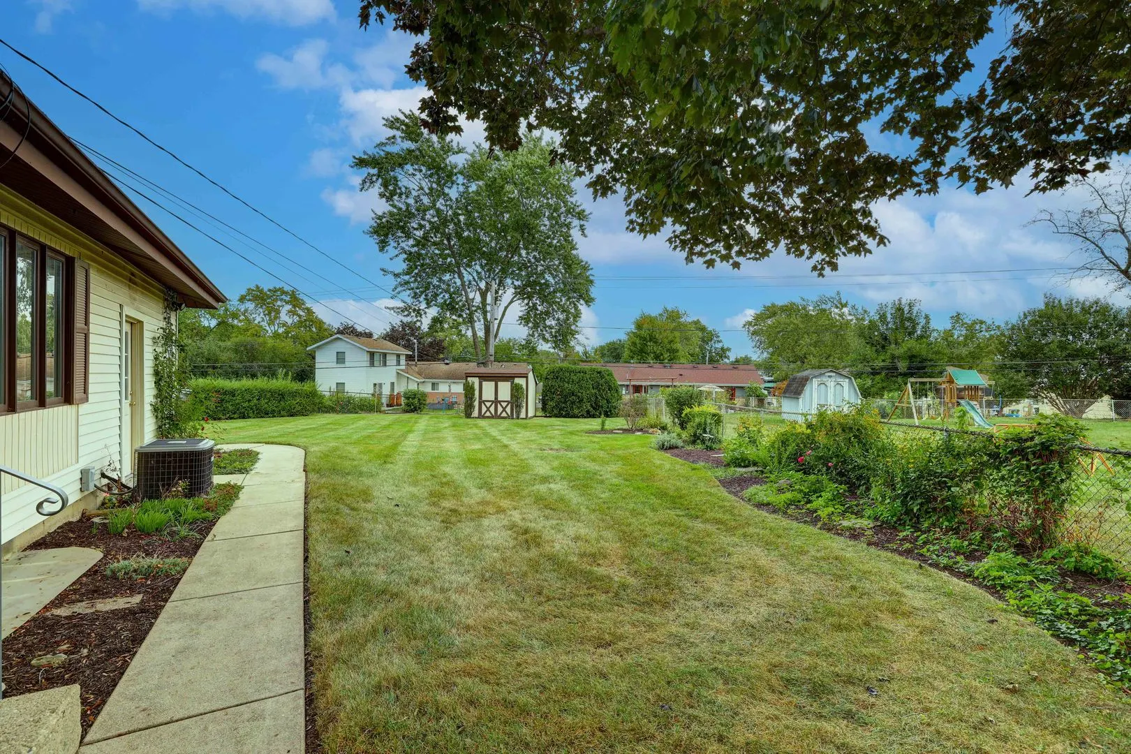 385 Pleasant Street IL