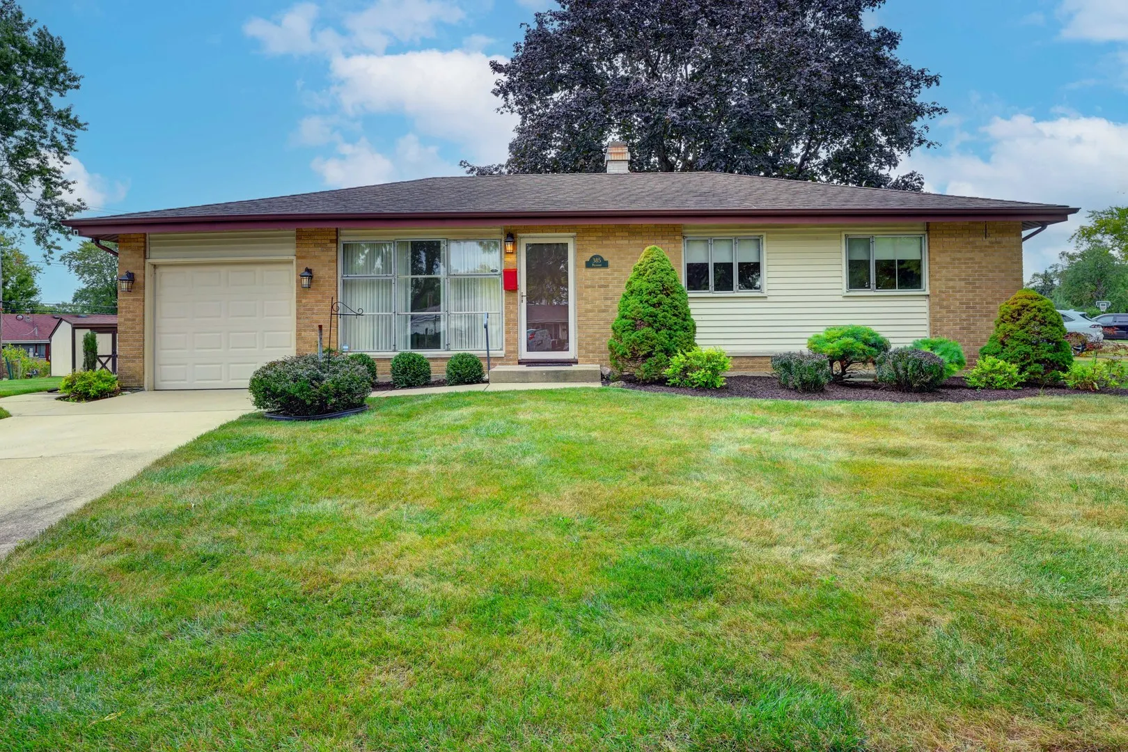 385 Pleasant Street IL