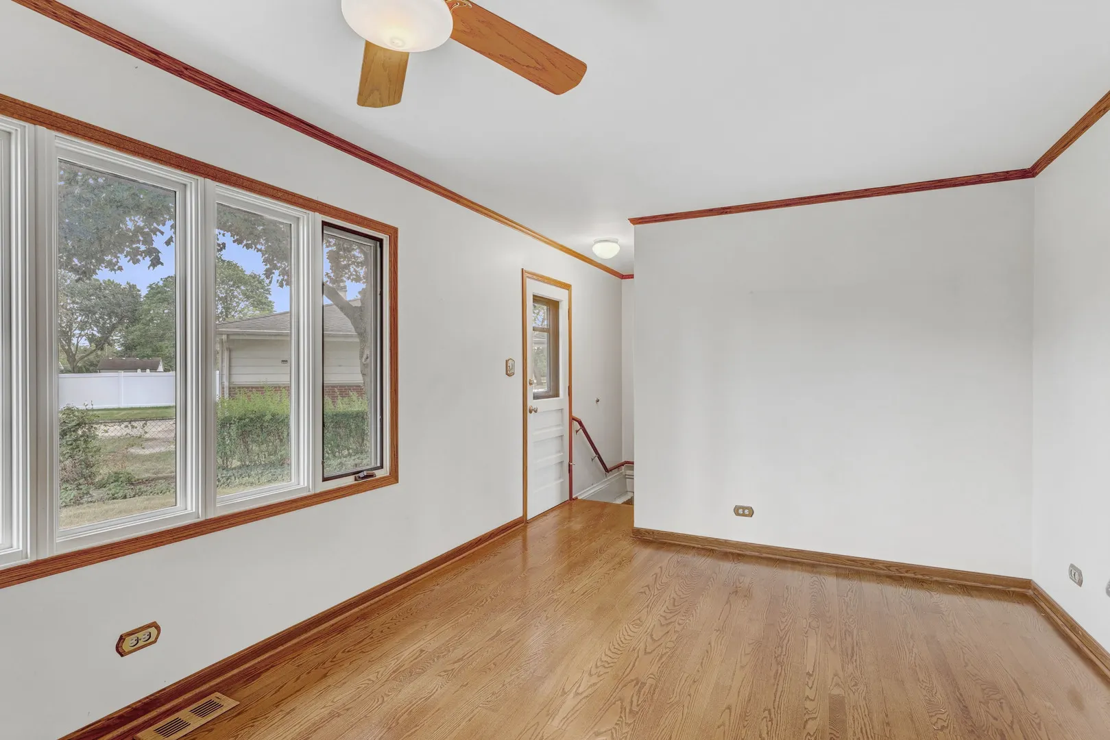 385 Pleasant Street IL
