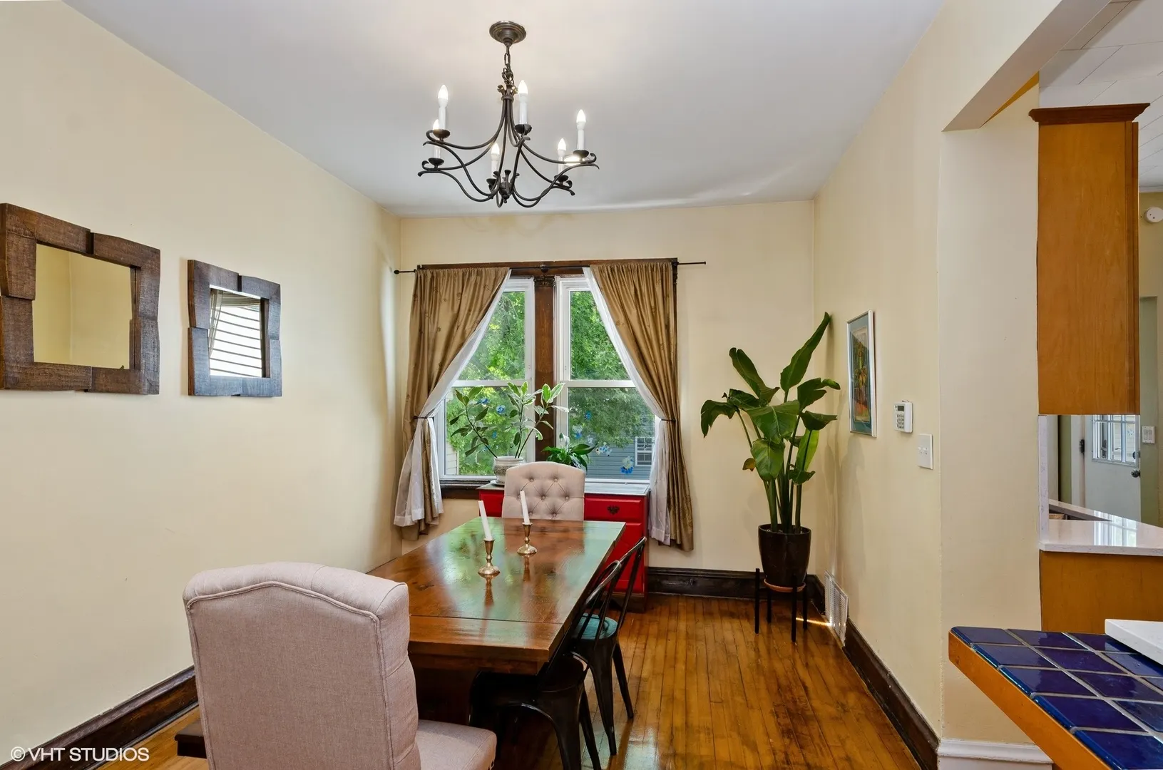 1443 W Highland Avenue IL