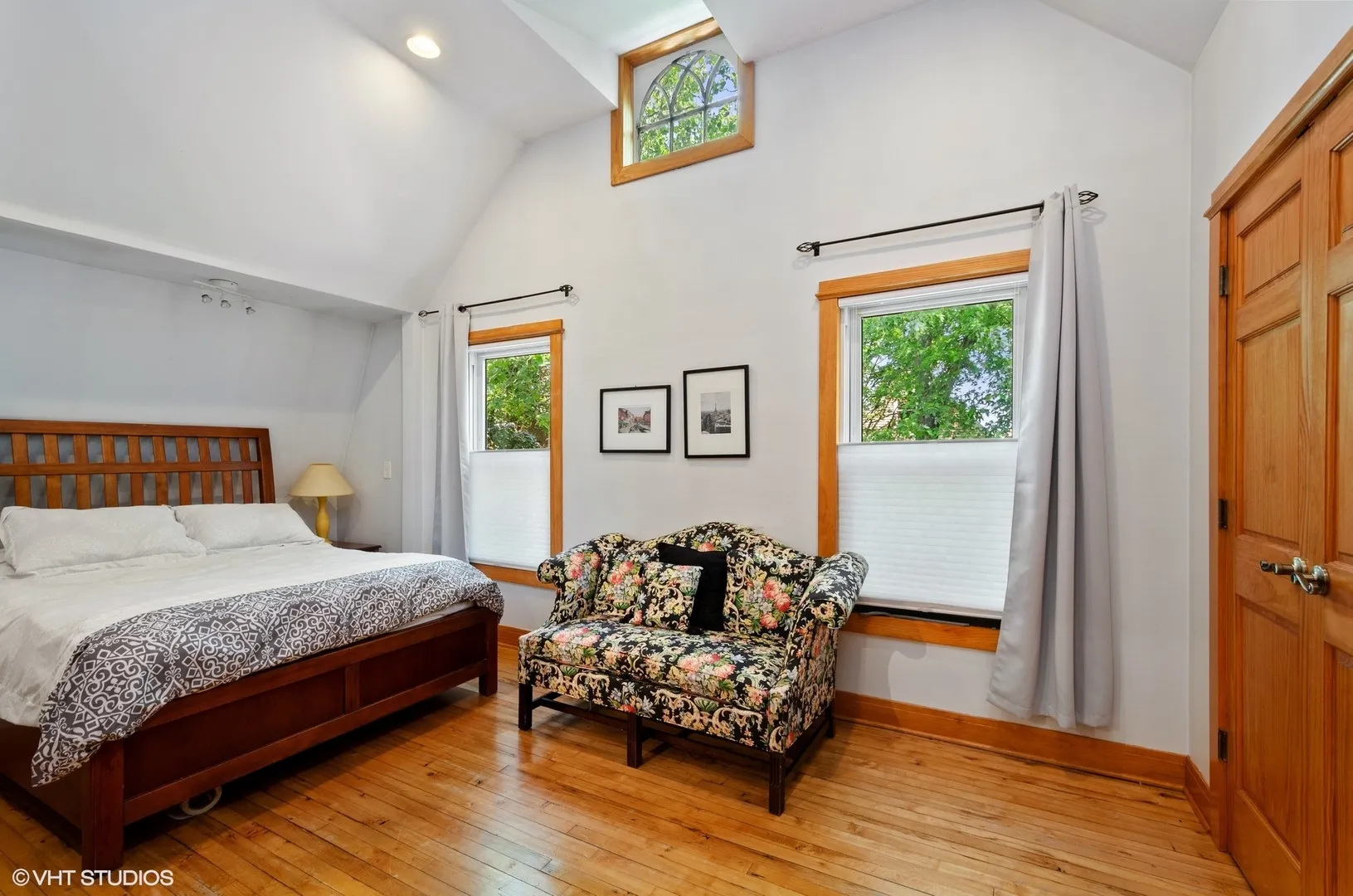 1443 W Highland Avenue IL