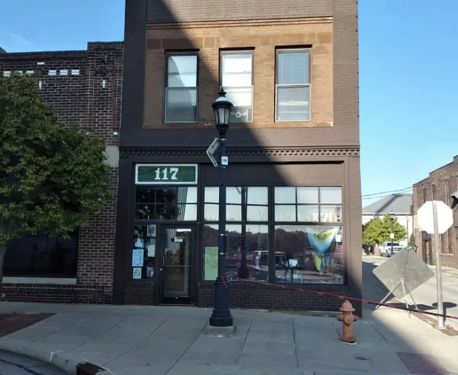117 N Broadway IL