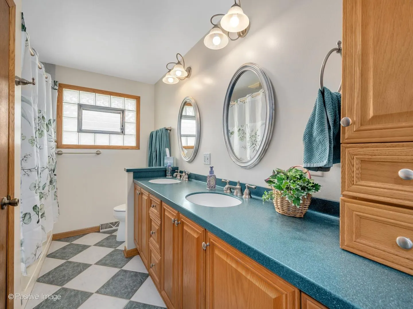 570 W Crockett Avenue IL