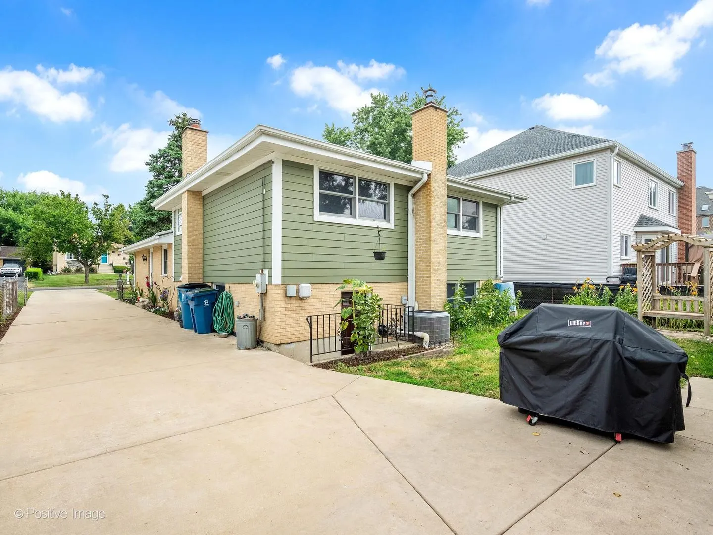 570 W Crockett Avenue IL