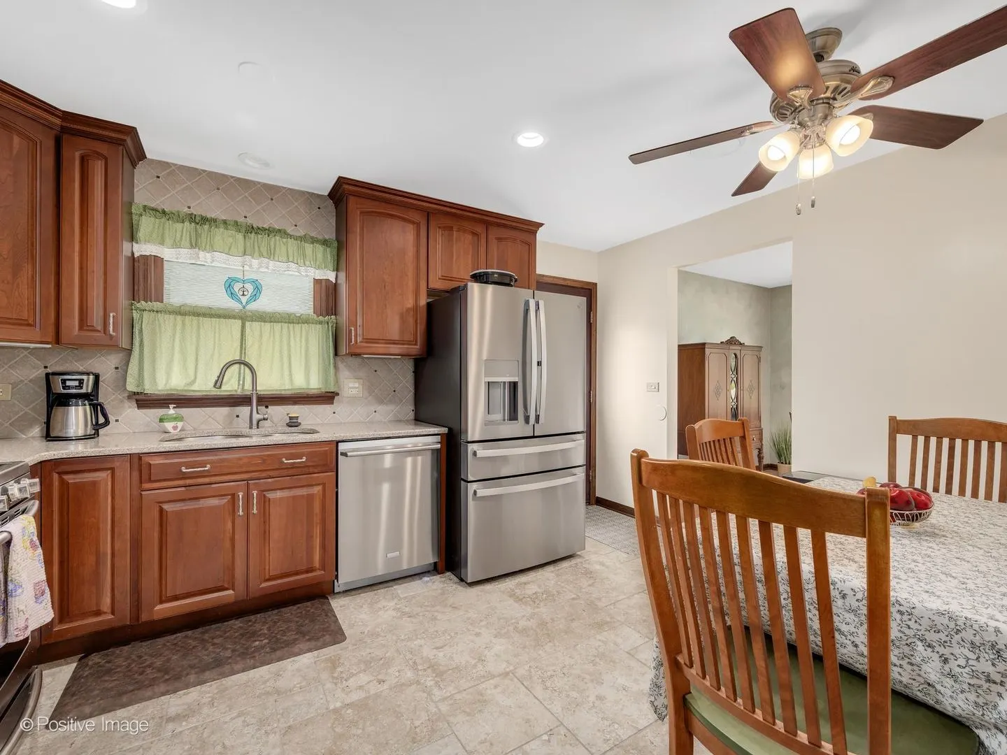 570 W Crockett Avenue IL
