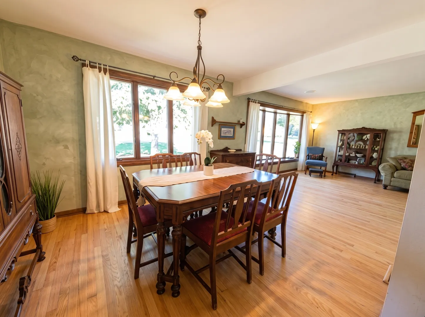 570 W Crockett Avenue IL