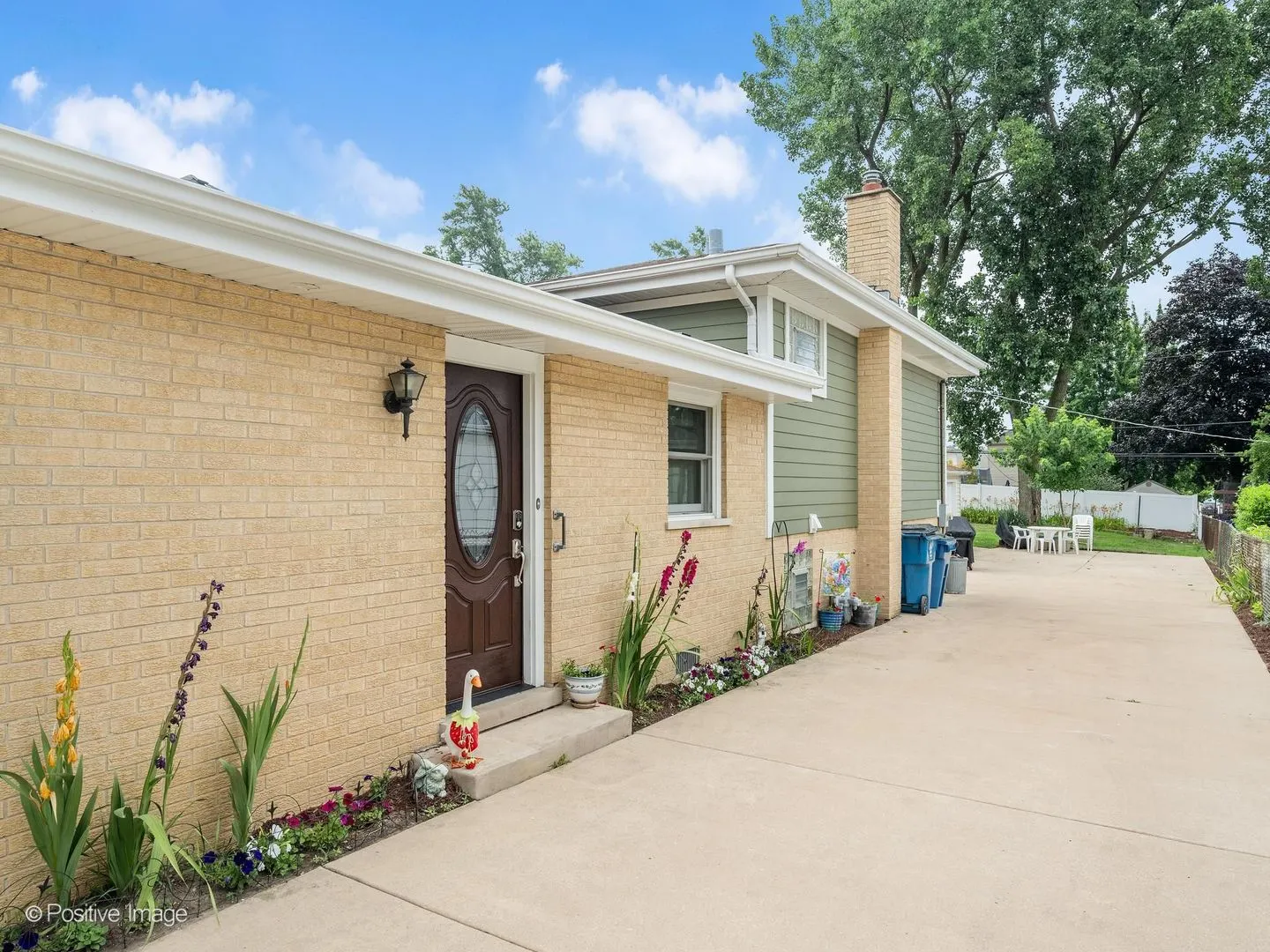 570 W Crockett Avenue IL