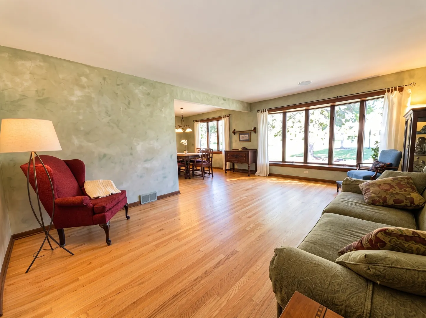 570 W Crockett Avenue IL