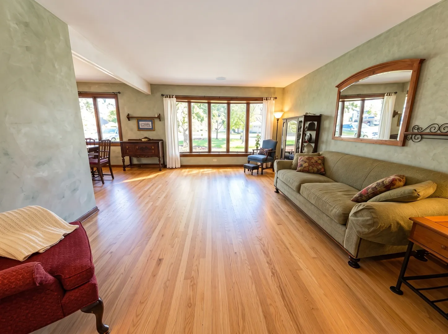 570 W Crockett Avenue IL
