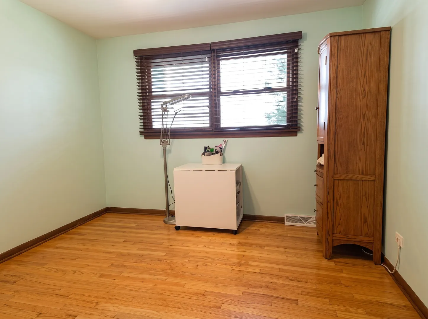 570 W Crockett Avenue IL