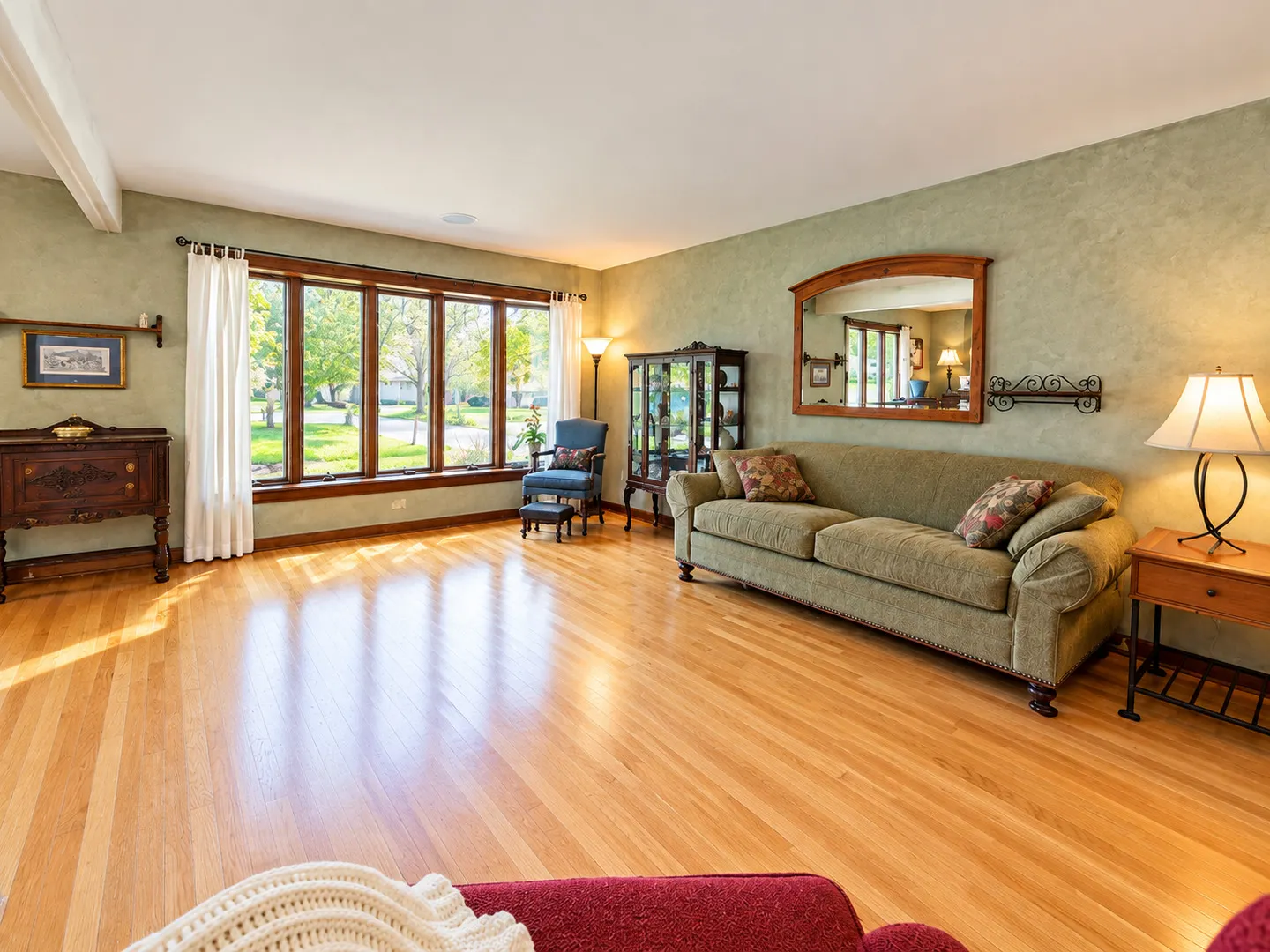 570 W Crockett Avenue IL