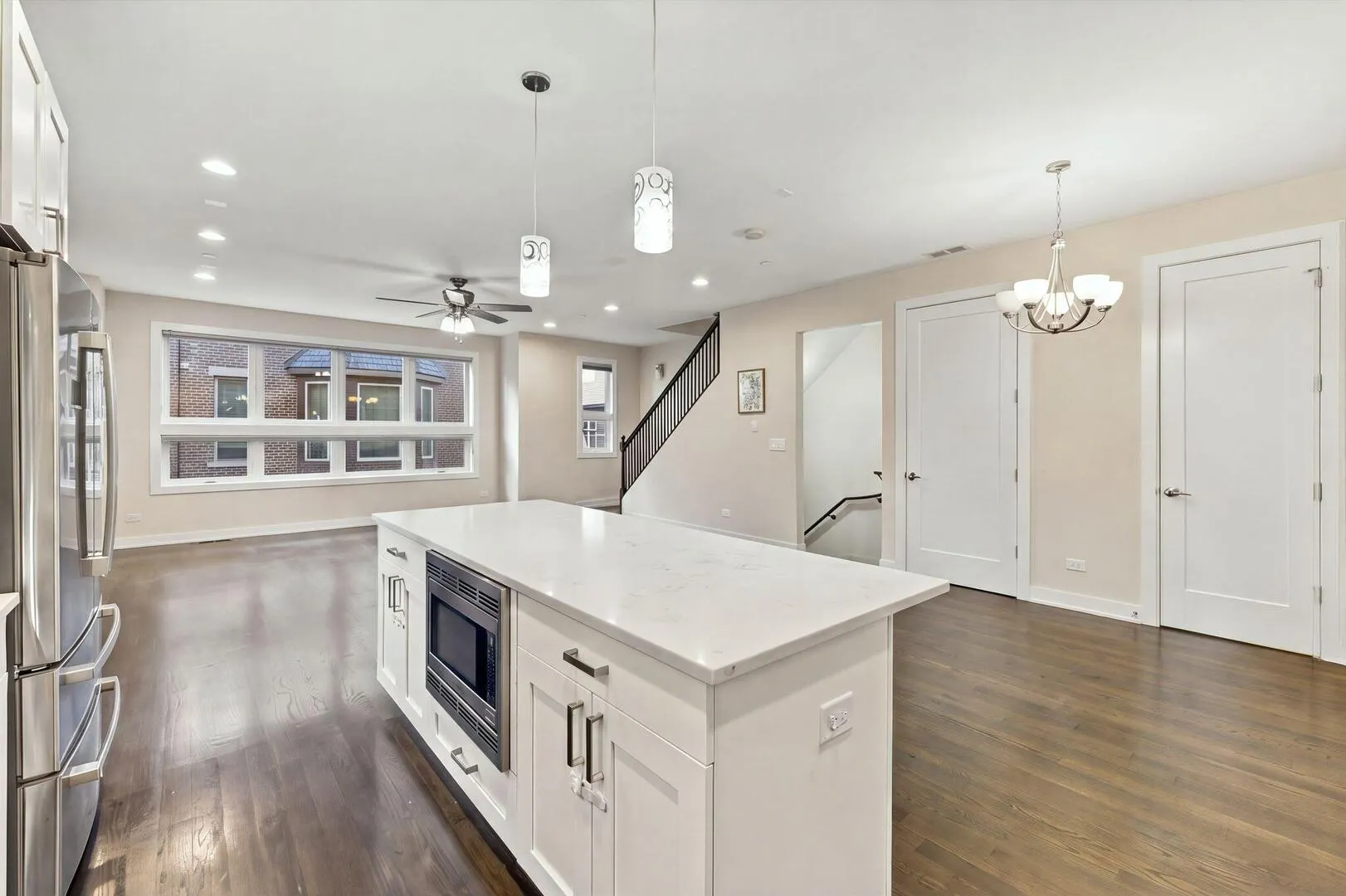 2957 W Cornelia Avenue IL