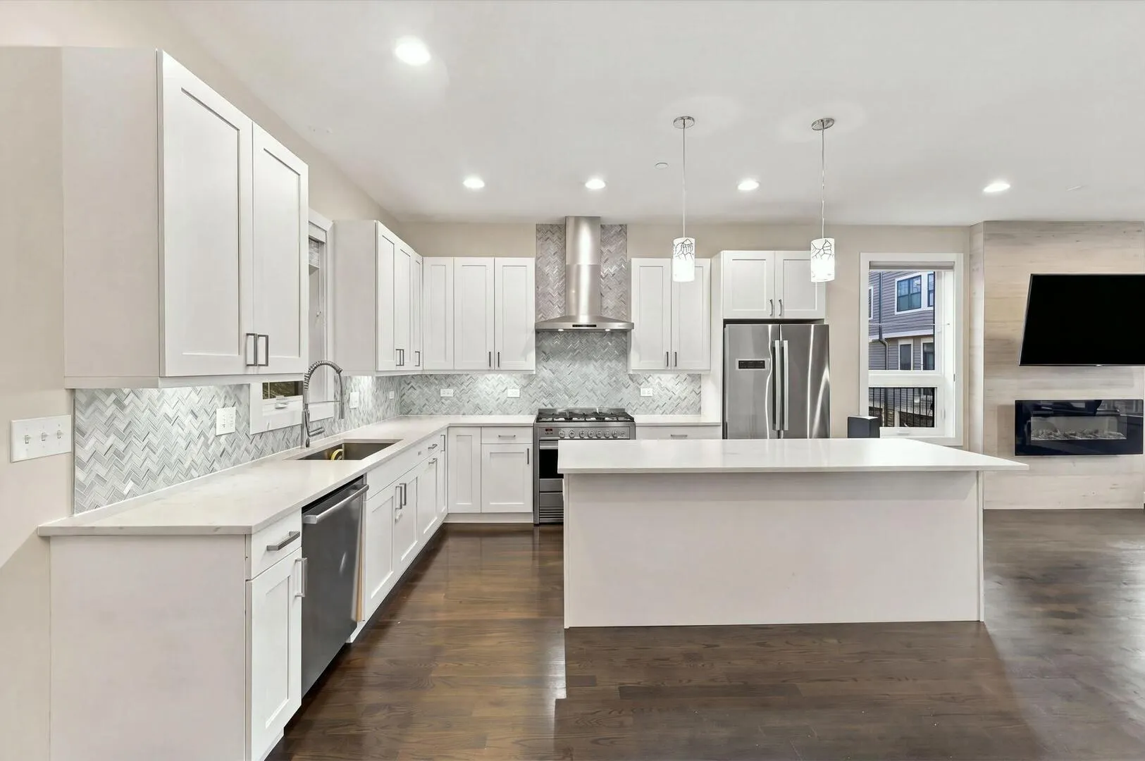 2957 W Cornelia Avenue IL