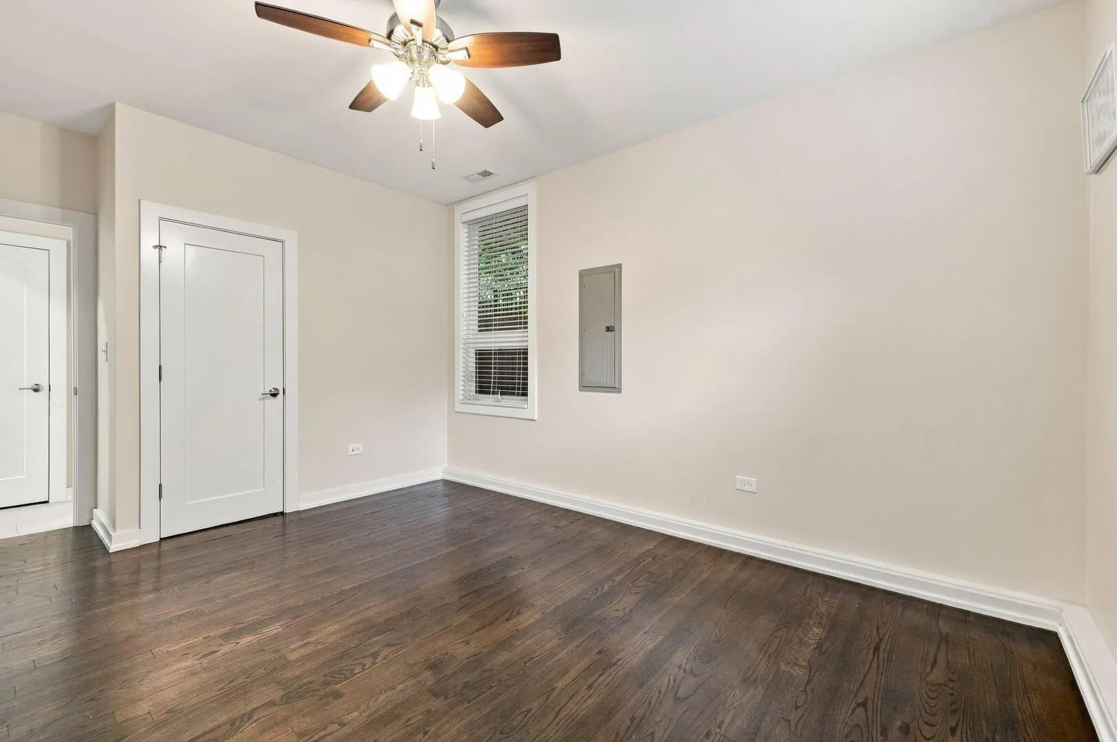 2957 W Cornelia Avenue IL