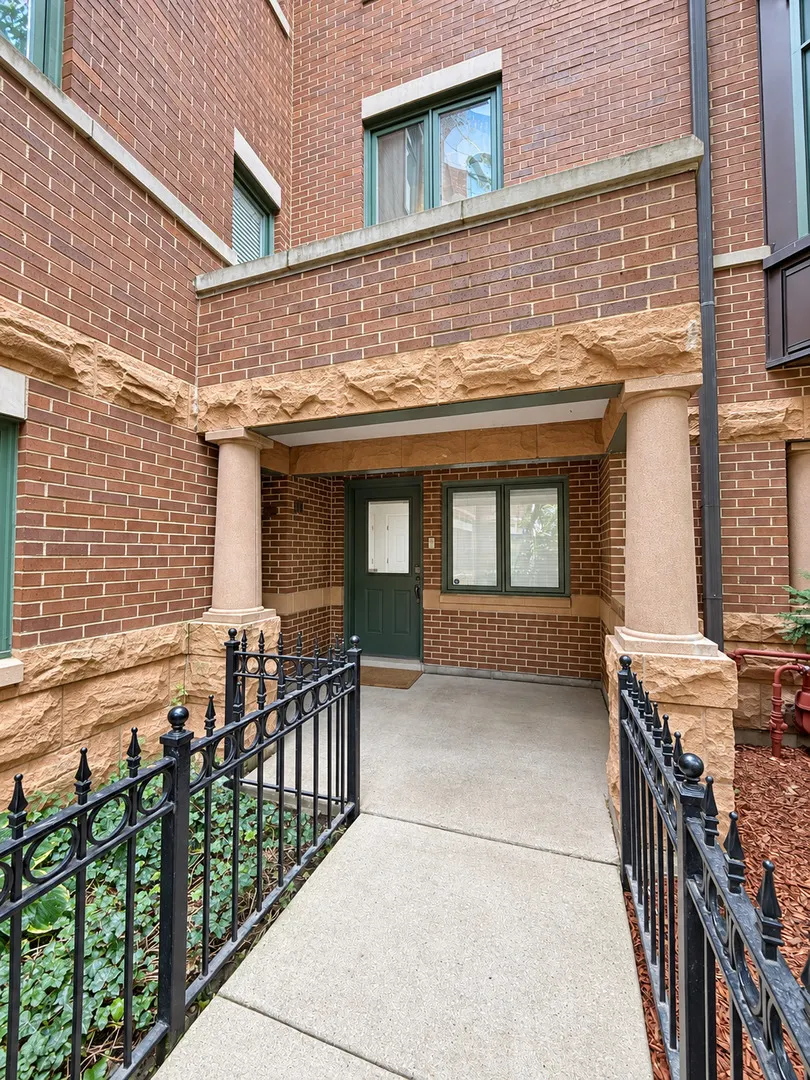 1351 W ALTGELD Street IL #1J