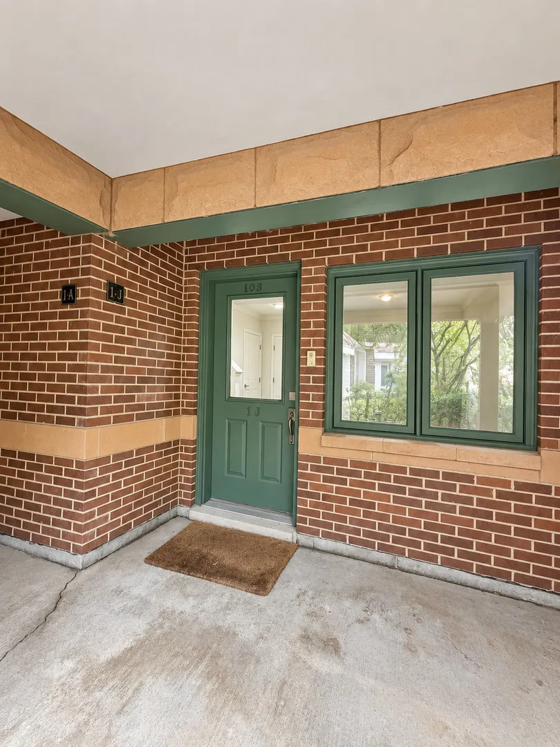1351 W ALTGELD Street IL #1J