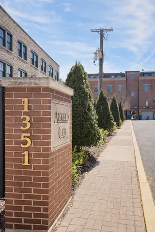 1351 W ALTGELD Street IL #1J